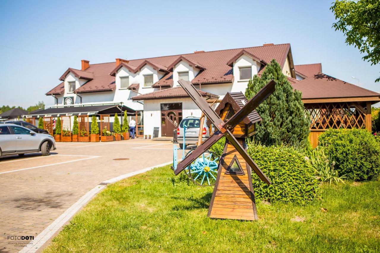 Gosciniec Zacisze I Blisko A2 Dabie-Uniejow I Restauracja住宿加早餐旅馆 外观 照片
