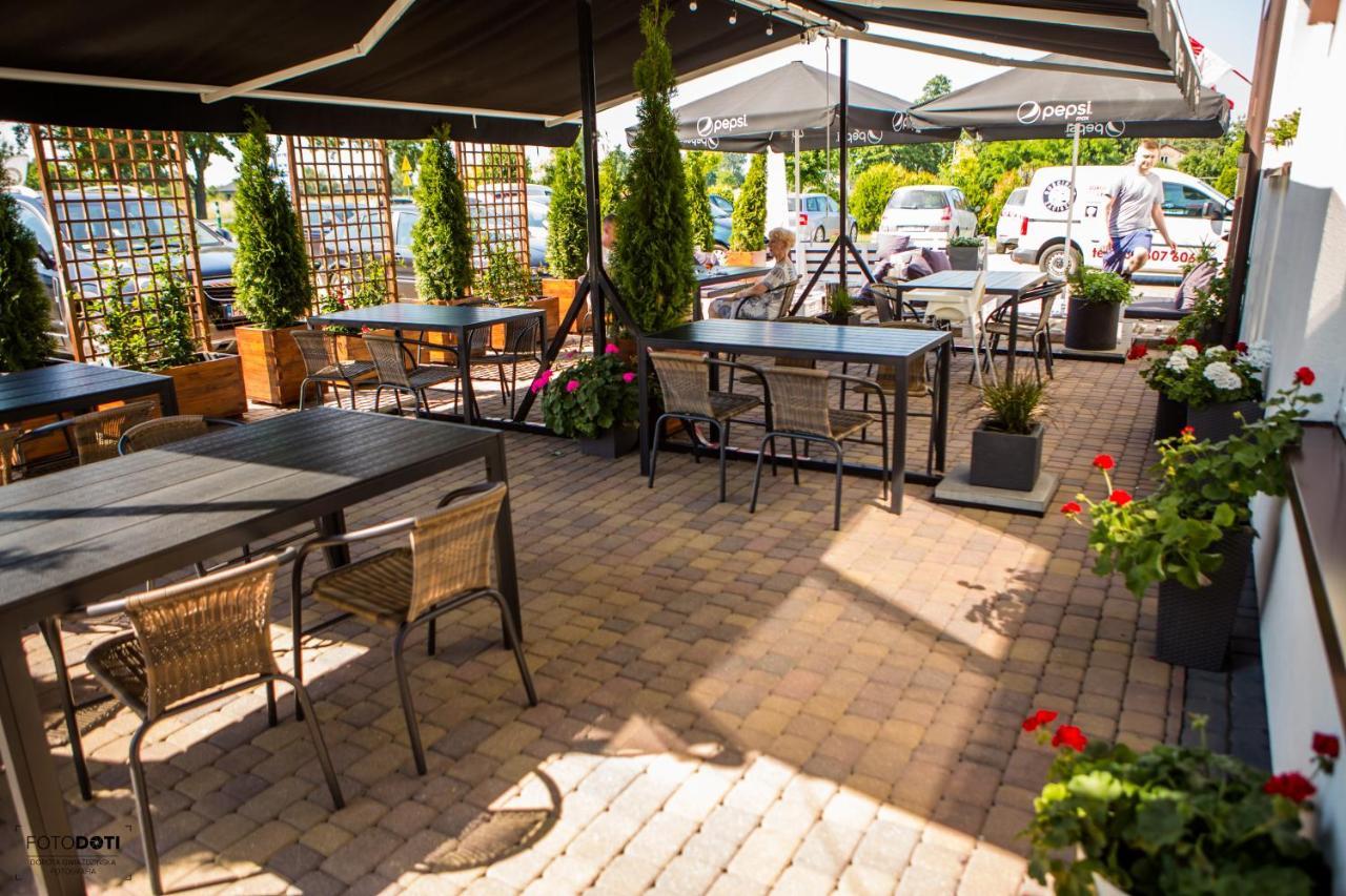 Gosciniec Zacisze I Blisko A2 Dabie-Uniejow I Restauracja住宿加早餐旅馆 外观 照片