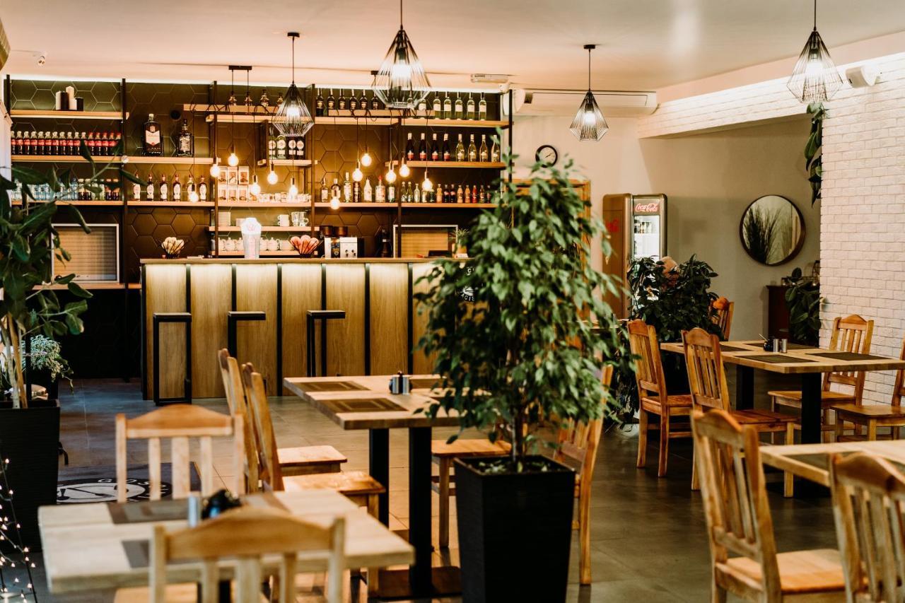Gosciniec Zacisze I Blisko A2 Dabie-Uniejow I Restauracja住宿加早餐旅馆 外观 照片